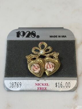 1928 Vintage Gold-Tone Double Heart Brooch with Pink Porcelain Roses